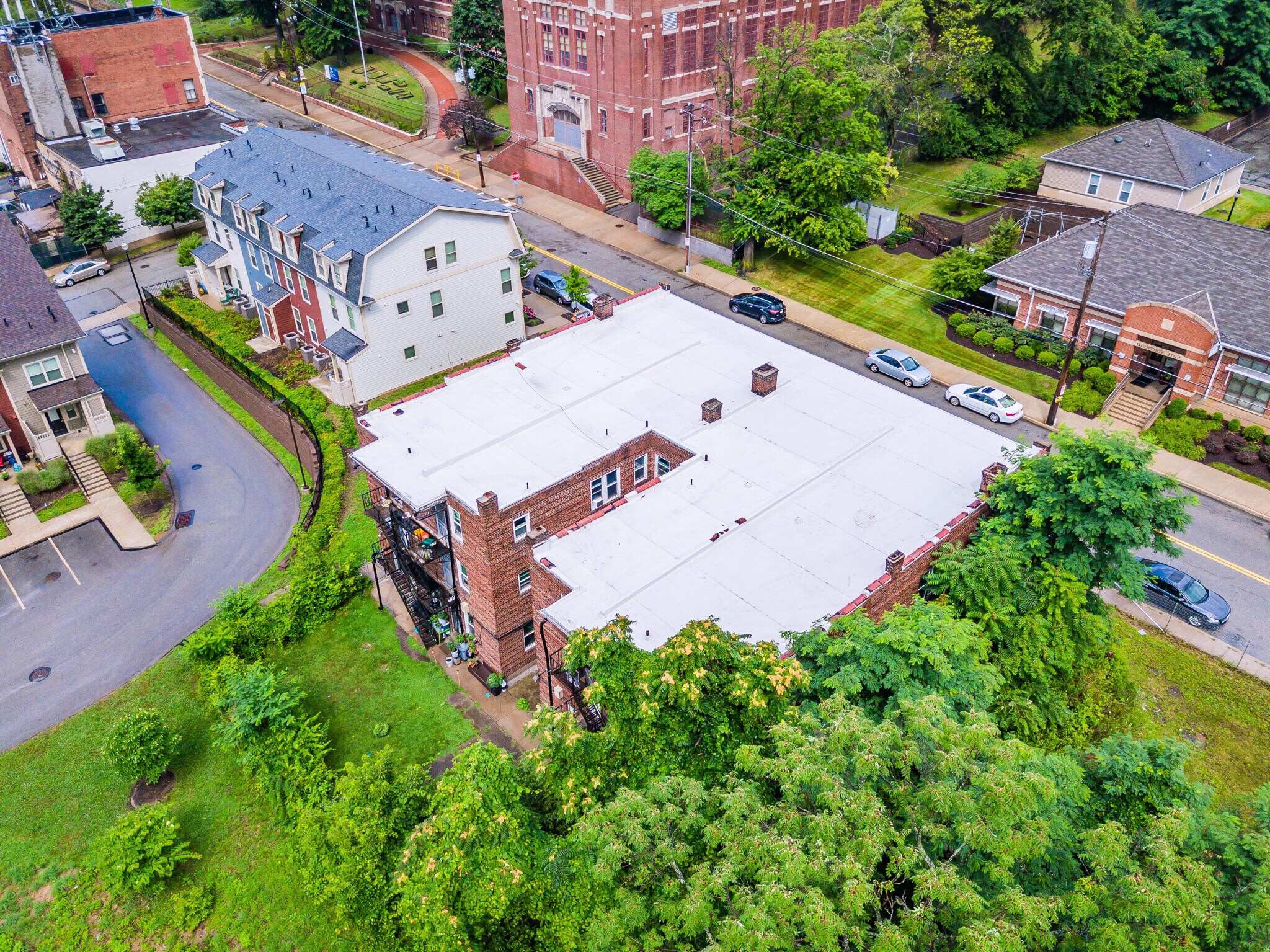Building Photo - 2118 Bedford Ave