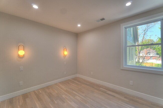 Building Photo - 123 Winchester Ave
