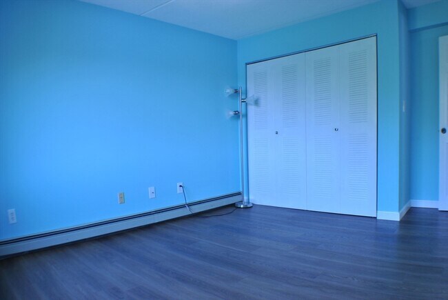 Building Photo - 209 Riverview Ave