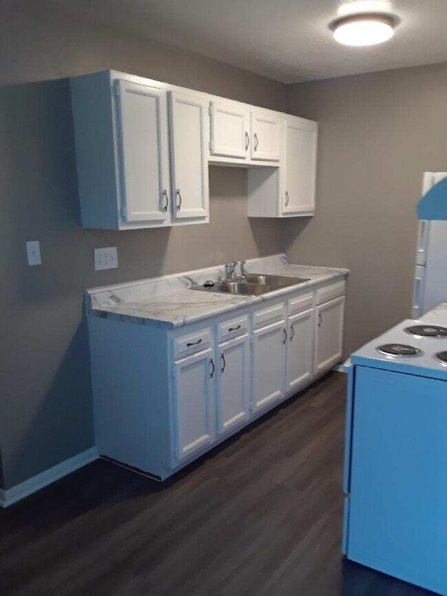 Building Photo - Newly updated 1 bedroom 1 bath duplex