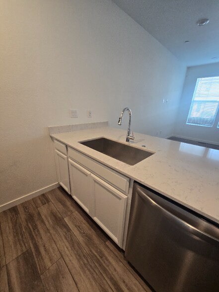 Building Photo - 5387 Euclid Dr