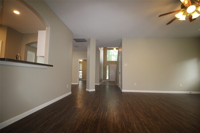 Building Photo - 16730 Town Glade Dr