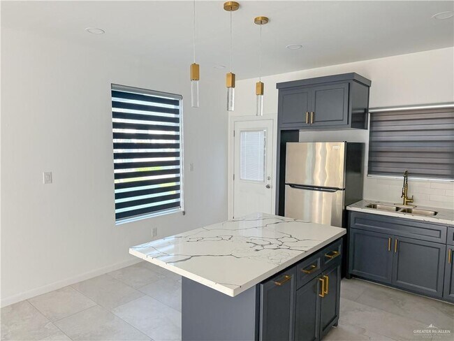 Building Photo - 15 Cassandra St