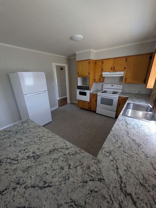 Building Photo - 3BD/1.5BA Duplex in Morganton, NC