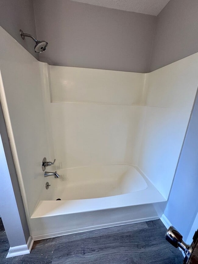 Building Photo - Duplex for Rent in Dayton