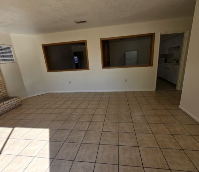 Building Photo - New flooring and paint throughout!