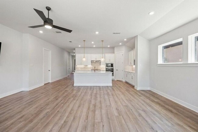 Building Photo - 8408 Grenadier Dr