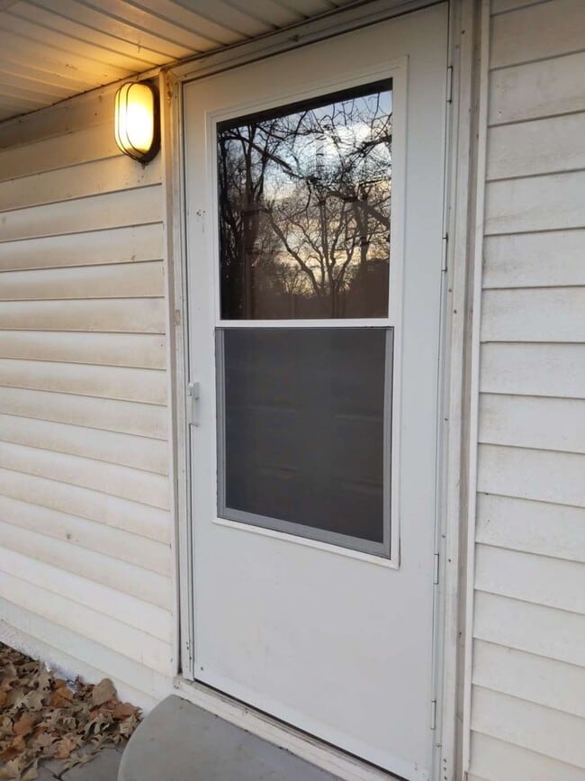 Building Photo - 2 Bed, 1 Bath Ready for Rent!