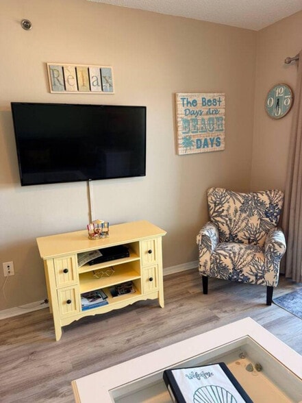 Building Photo - 1057 W Beach Blvd