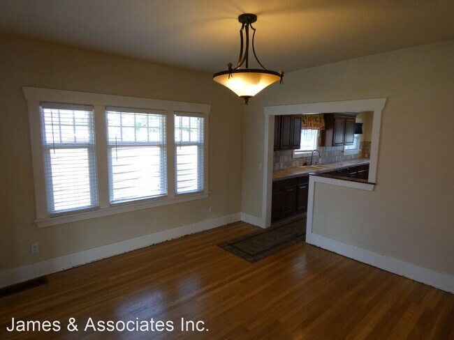 Building Photo - 3 br, 1 bath House - 221 W 9th Street