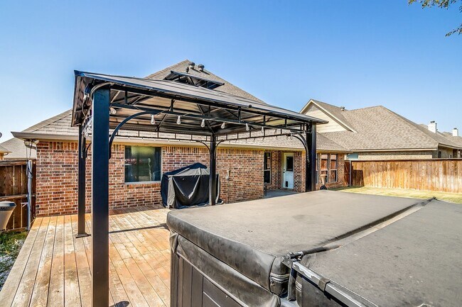 Building Photo - Beautiful 4 Bed, 2 Bath in Pristine Willow...
