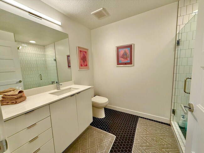 Building Photo - 385 S 400 E