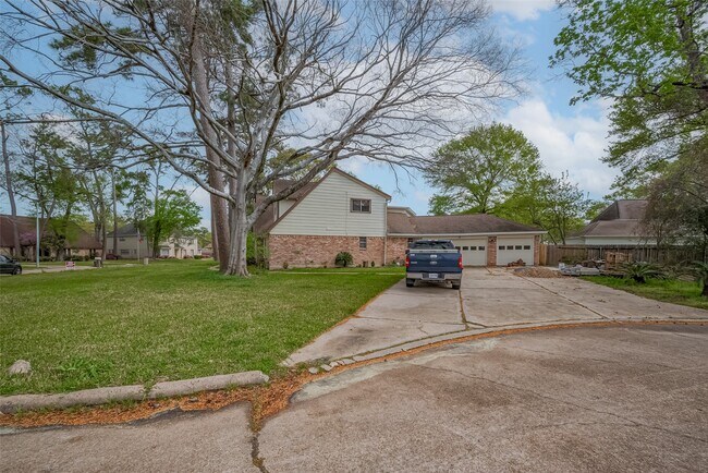 Building Photo - 811 Loire Ln