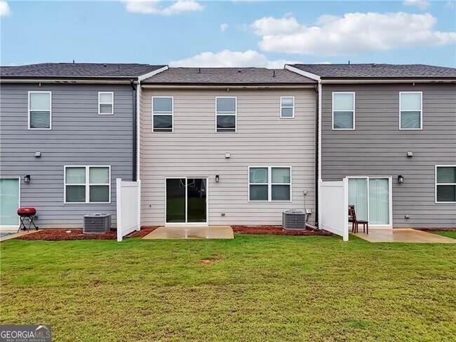 Building Photo - 5207 Canberra Dr