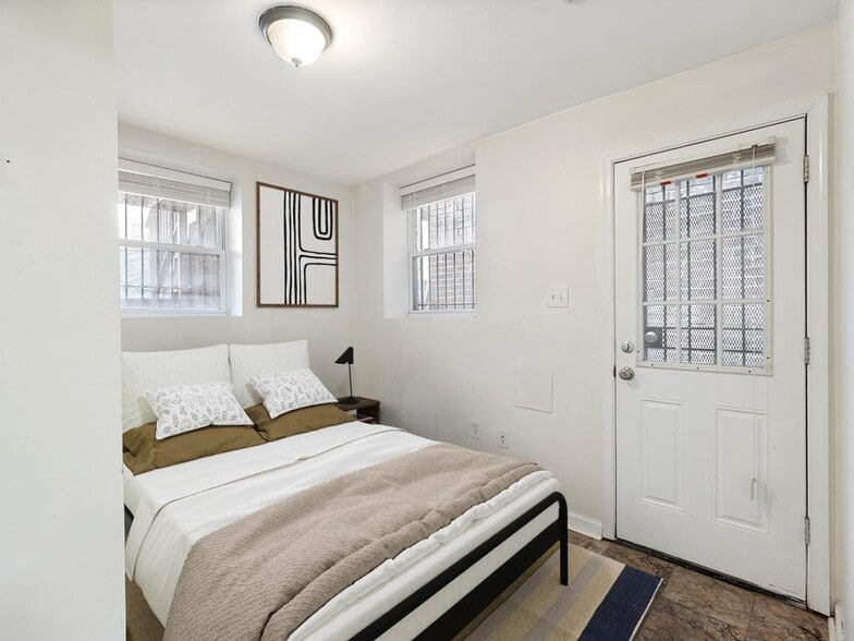 Building Photo - Bright Eckington apartment 15 min walk fro...