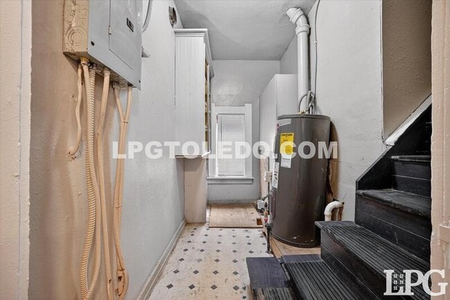 Building Photo - 3905 Peru St