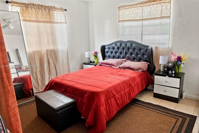 Building Photo - 121 SW 28th Terrace