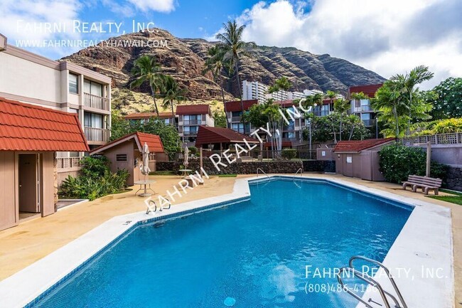 Building Photo - Makaha Valley Plantation  64-A  Nice 2 Bed...