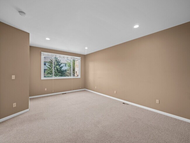 Building Photo - 1038 Lorenzo Ct