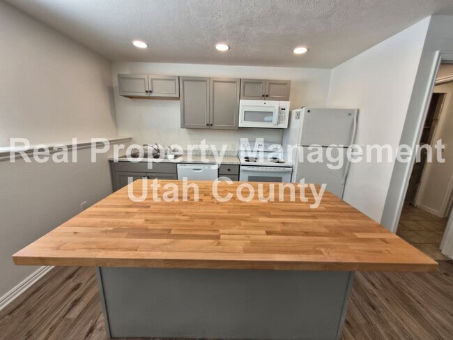 Building Photo - Qualify With 2.5x Rent in Income. Plus Hal...