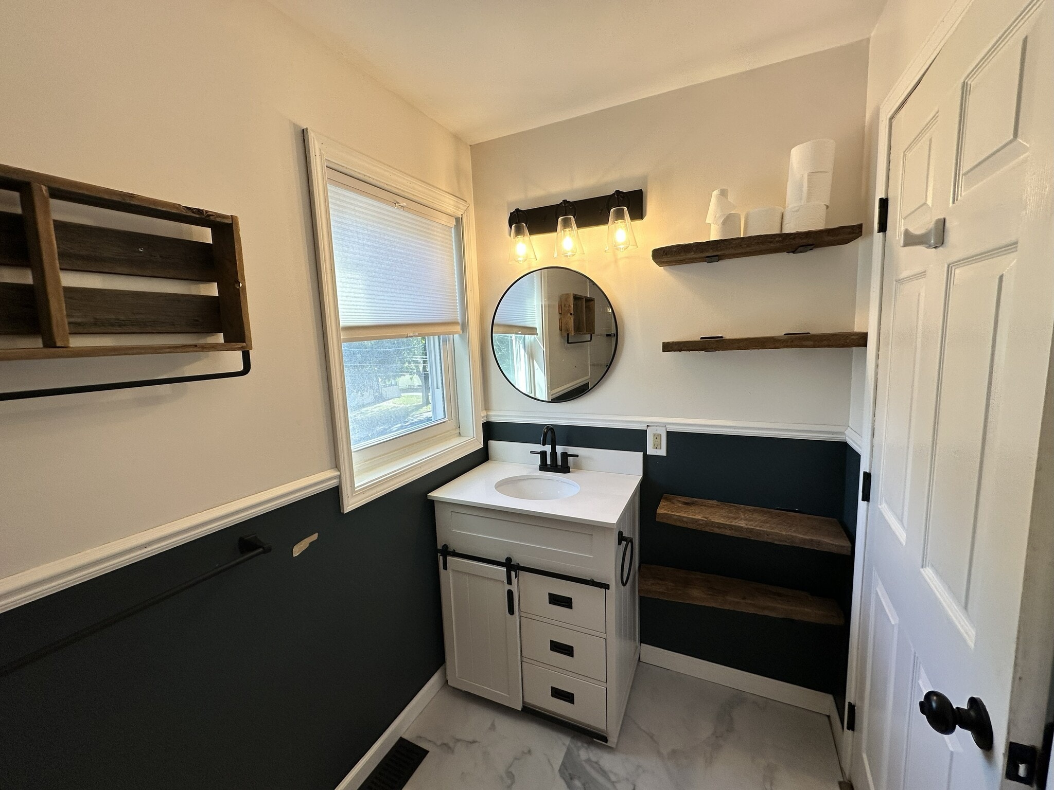 Full bath - 28 Clark St