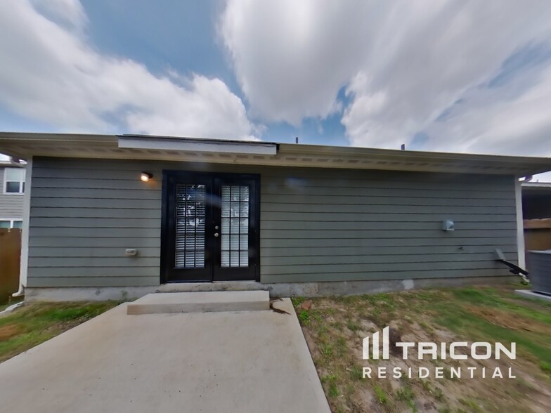 Building Photo - 23091 Bellini Dr