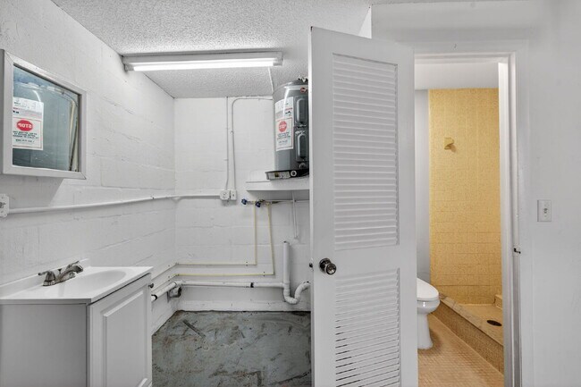 Building Photo - Beautiful 2 Bedroom, 2 Bathroom, 1 Car Garage home for rent.