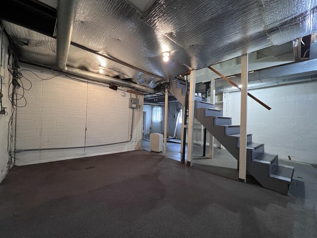 Building Photo - 152 8th St