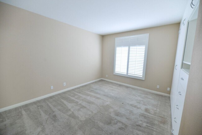 Building Photo - Resort style 2 bedroom/2 bath Condo/ walking distance to Ocean Ranch Village!