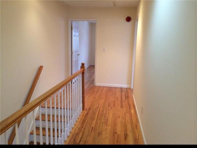 Building Photo - Townhouse Style 3 Bedroom 2 Bath Duplex $4...