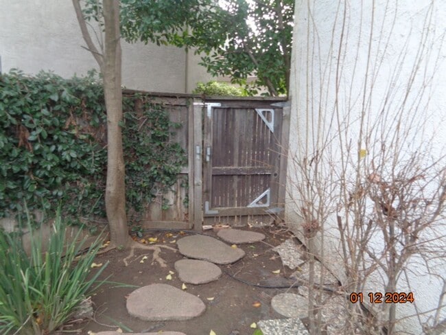 Building Photo - 1250 Redwood Ct