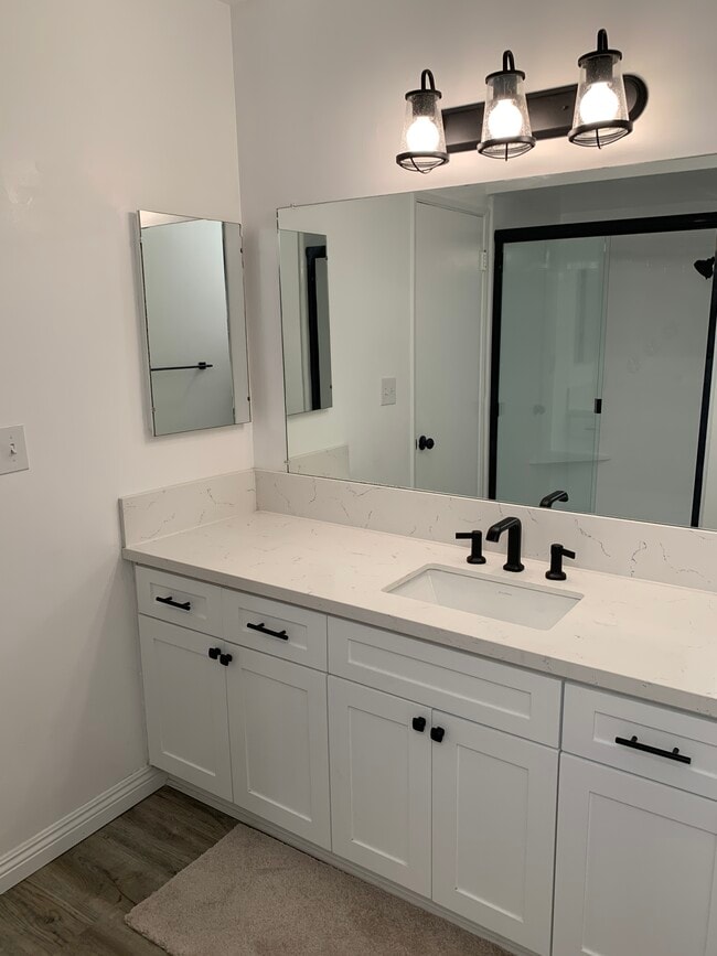 2nd Full Bathroom - 1841 N Fuller Ave