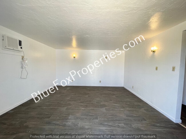 Building Photo - 4532 E 16th St