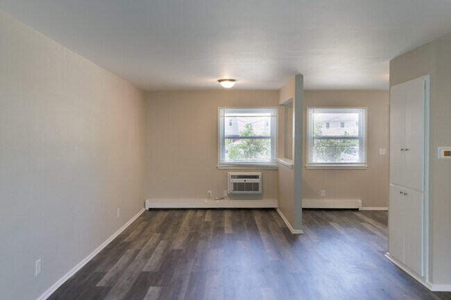 Building Photo - 3026 W Iona Terrace