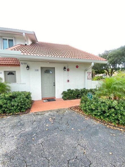 Primary Photo - 3200 Coral Springs Dr