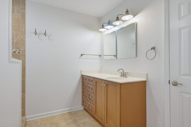 Building Photo - 645 Riva Ridge Rd