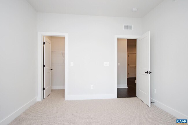 Building Photo - 806 Wesley Ln