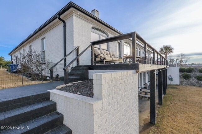 Building Photo - Water front!! Boat Lift!!  Gemstone Drive @ Back Gate Bridge in Sneads Ferry