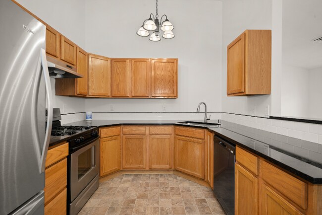 Building Photo - 1524 W Tenth Ave