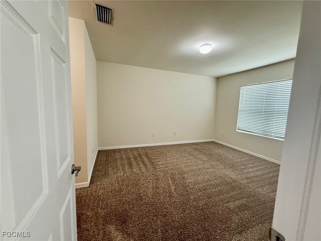 Building Photo - 902 SE 31st Terrace