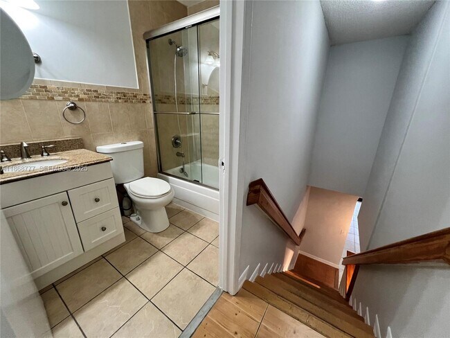 Building Photo - 1187 NW 124th Ave