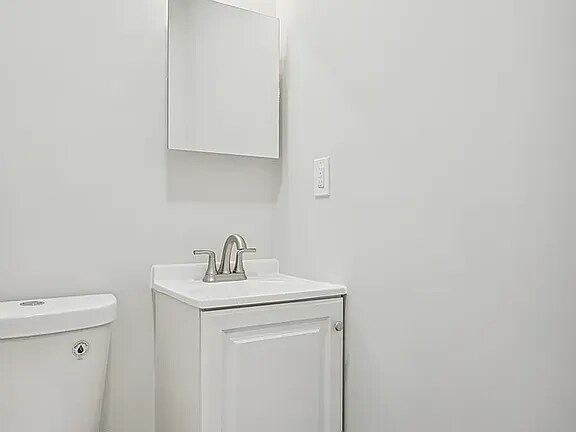 Building Photo - 5959 Windsor Ave