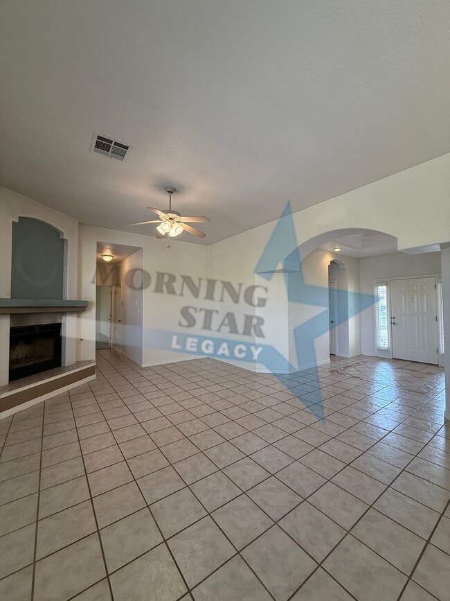 Building Photo - Spacious 3-Bedroom Home Off Roadrunner!