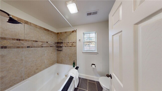 Building Photo - 2711 W Bishop Dr