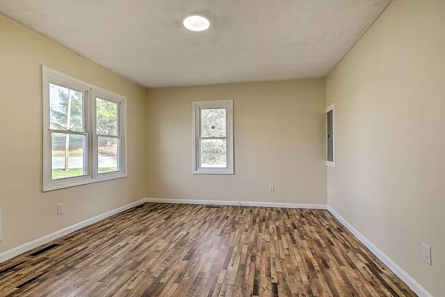 Building Photo - 214 Taylor Ave