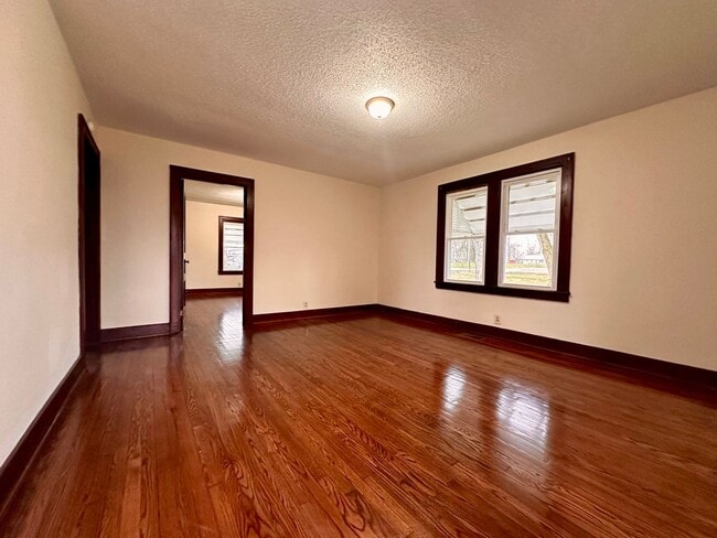 Building Photo - 811 Pembroke Oak Grove Rd