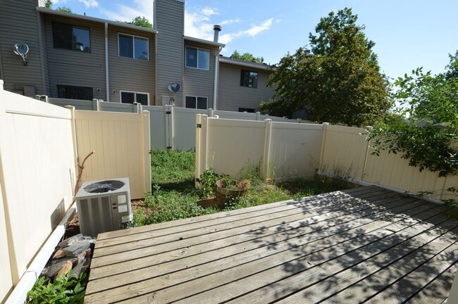 Building Photo - 3Bd/2.5Ba Lafayette Townhome Available Now