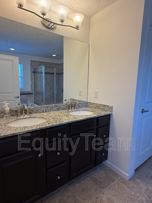 Building Photo - 5686 E Senour Dr