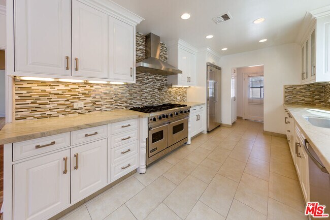 Building Photo - 6431 Maryland Dr