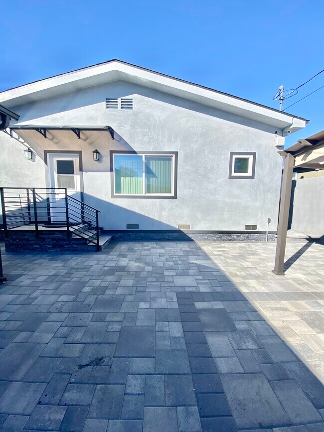 Building Photo - 1608 W Clark Ave